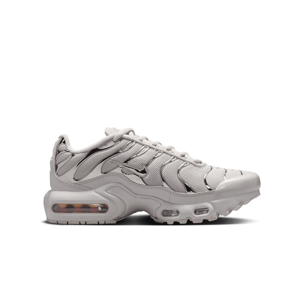 Nike Air Max Plus HF (GS) Big Kids Size 6.5Y Metallic Silver Shoe FZ0977-001